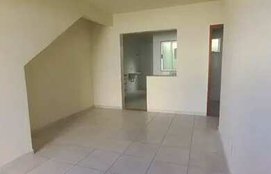 Imagem: A casa possui 2 Dormitórios, 1 Banheiro, 1 Vaga na garagem