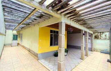 Imagem: A casa possui 3 Dormitórios, 3 Banheiros, 1 Vaga na garagem