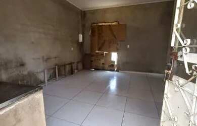 Imagem: A casa possui 1 Dormitório, 1 Banheiro, 1 Vaga na garagem e