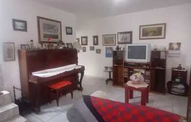 Imagem: A casa possui 3 Dormitórios, 3 Banheiros, 2 Vagas na garagem