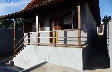 Imagem: A casa possui 3 Dormitórios, 3 Banheiros, 1 Vaga na garagem