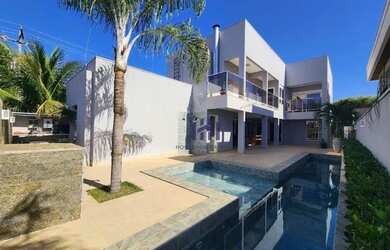 Imagem: A casa em condomínio possui 3 Dormitórios, 4 Banheiros, 4