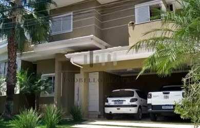 Imagem: A casa em condomínio possui 4 Dormitórios, 5 Banheiros, 4