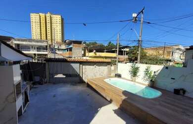 Imagem: A casa possui 2 Dormitórios, 1 Banheiro, 1 Vaga na garagem