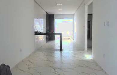 Imagem: A casa possui 2 Dormitórios, 2 Banheiros, 2 Vagas na garagem