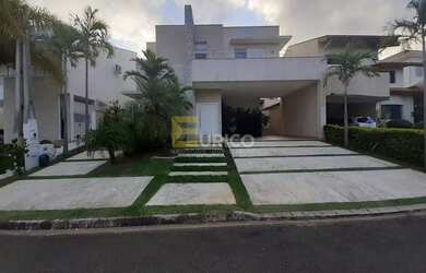 Imagem: A casa em condomínio possui 5 Dormitórios, 5 Banheiros, 4