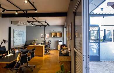 Imagem: O depósito possui 5 Vagas na garagem, 550m² de Área e está