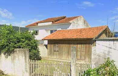 Imagem: A casa possui 3 Dormitórios, 1 Banheiro, 5 Vagas na garagem