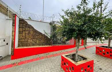 Imagem: A casa possui 3 Dormitórios, 1 Banheiro, 5 Vagas na garagem