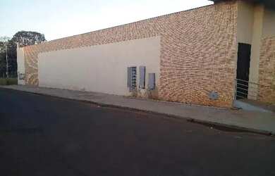 Imagem: A casa possui 2 Dormitórios, 1 Banheiro, 1 Vaga na garagem