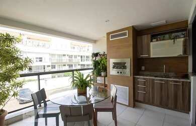 Imagem: O apartamento possui 3 Dormitórios, 4 Banheiros, 2 Vagas na