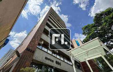 Imagem: O depósito possui 4 Vagas na garagem, 288m² de Área e está