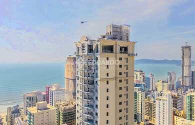 Imagem: O apartamento possui 4 Dormitórios, 1 Banheiro, 3 Vagas na