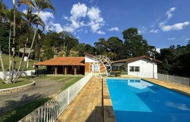 Imagem: A fazenda possui 700m² de Área e está localizado em Piracaia