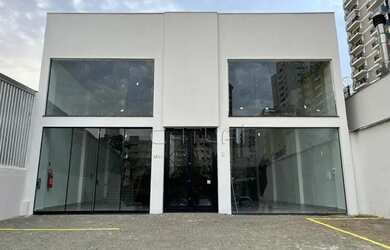 Imagem: O depósito possui 5 Vagas na garagem, 563m² de Área e está