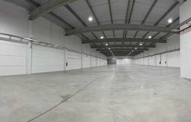 Imagem: O depósito possui 5 Vagas na garagem, 2.500m² de Área e