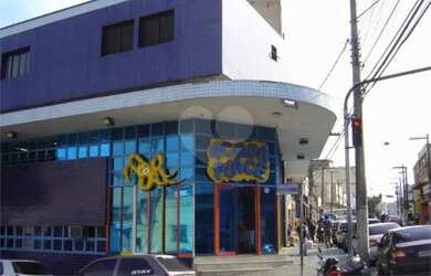 Imagem: O depósito possui 4 Vagas na garagem e 380m² de Área e está