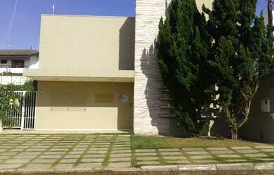 Imagem: O depósito possui 3 Vagas na garagem, 351m² de Área e está