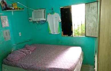 Imagem: A casa possui 2 Dormitórios, 1 Banheiro, 1 Vaga na garagem