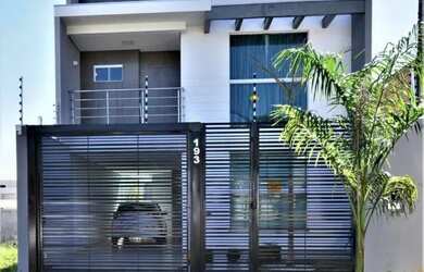 Imagem: A casa possui 3 Dormitórios, 3 Banheiros, 2 Vagas na garagem