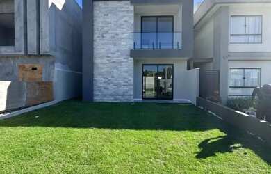 Imagem: A casa em condomínio possui 4 Dormitórios, 4 Banheiros, 1