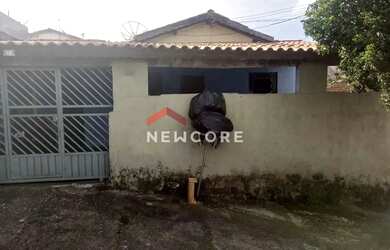 Imagem: A casa possui 3 Dormitórios, 1 Banheiro, 3 Vagas na garagem