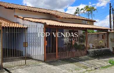 Imagem: A casa possui 3 Dormitórios, 4 Banheiros, 2 Vagas na garagem