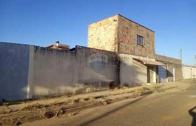 Imagem: A casa possui 3 Dormitórios, 1 Banheiro, 95m² de Área, Churrasqueira