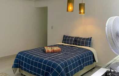 Imagem: A casa possui 1 Dormitório, 1 Banheiro, 1 Vaga na garagem