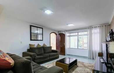 Imagem: A casa possui 3 Dormitórios, 3 Banheiros, 2 Vagas na garagem