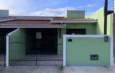 Imagem: A casa possui 3 Dormitórios, 2 Banheiros, 1 Vaga na garagem