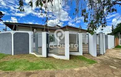 Imagem: A casa possui 3 Dormitórios, 4 Banheiros, 4 Vagas na garagem