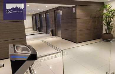 Imagem: O depósito possui 3 Vagas na garagem, 230m² de Área e está