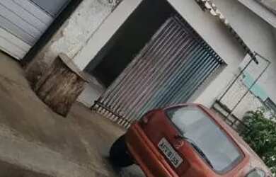 Imagem: A casa possui 2 Dormitórios, 1 Banheiro, 3 Vagas na garagem