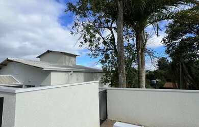 Imagem: A casa para alugar possui 2 Dormitórios, 1 Banheiro, 2 Vagas