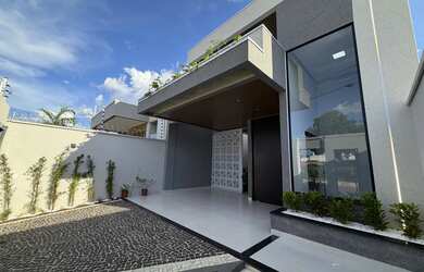 Imagem: A casa possui 3 Dormitórios, 4 Banheiros, 2 Vagas na garagem