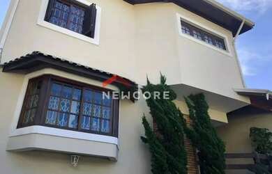 Imagem: A casa possui 4 Dormitórios, 5 Banheiros, 5 Vagas na garagem