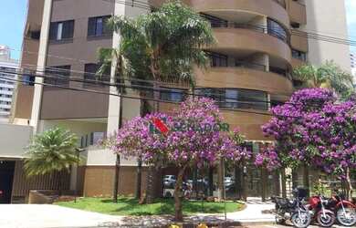 Imagem: O apartamento possui 3 Dormitórios, 1 Banheiro, 3 Vagas na