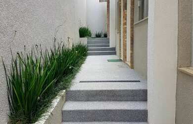 Imagem: A casa possui 2 Dormitórios, 1 Banheiro, 1 Vaga na garagem