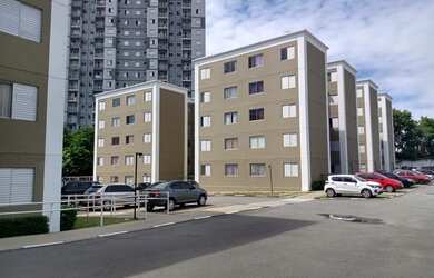 Imagem: O apartamento possui 2 Dormitórios, 1 Banheiro, 1 Vaga na garagem