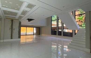 Imagem: A casa em condomínio possui 5 Dormitórios, 5 Banheiros, 5