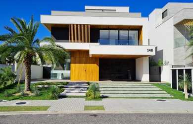 Imagem: A casa em condomínio possui 5 Dormitórios, 5 Banheiros, 4