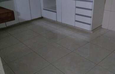 Imagem: A casa possui 3 Dormitórios, 3 Banheiros, 2 Vagas na garagem