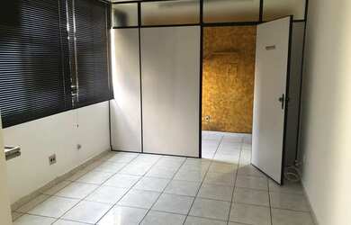 Imagem: O depósito possui 1 Vaga na garagem e 17m² de Área e está