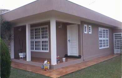 Imagem: A casa possui 2 Dormitórios, 2 Banheiros, 1 Vaga na garagem