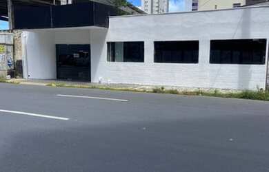 Imagem: A casa possui 5 Dormitórios, 5 Banheiros, 850m² de Área e