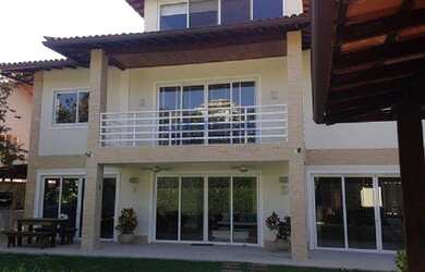 Imagem: A casa em condomínio possui 4 Dormitórios, 3 Banheiros, 512m²