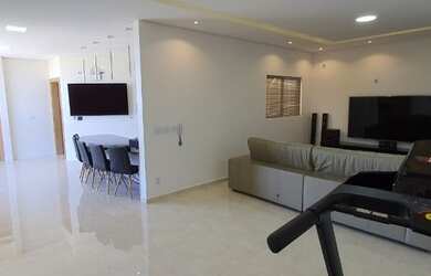 Imagem: O apartamento possui 2 Dormitórios, 2 Banheiros, 2 Vagas na