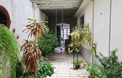 Imagem: A casa possui 3 Dormitórios, 3 Banheiros, 5 Vagas na garagem