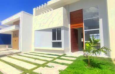 Imagem: A casa possui 3 Dormitórios, 2 Banheiros, 2 Vagas na garagem